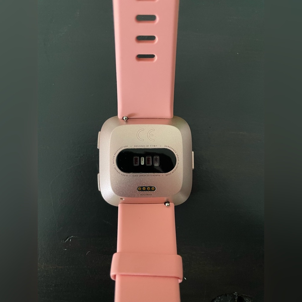 Fitbit Versa Watch - Picture 3 of 3